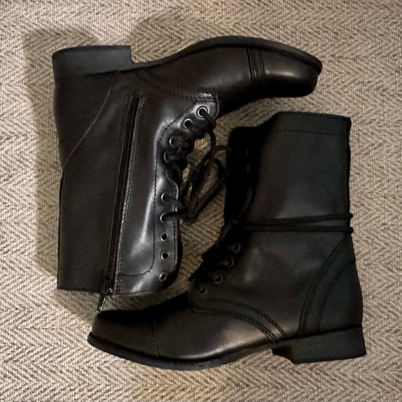 Steve Madden Shoes - Steve Madden “Troopa” black combat lace-up/zipper boots in Women’s size 7.5 NWB